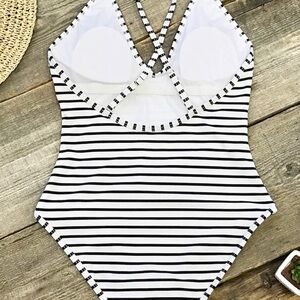 CUPSHE Women’s One piece swimsuit striped scoop neck cross back beach swimwear